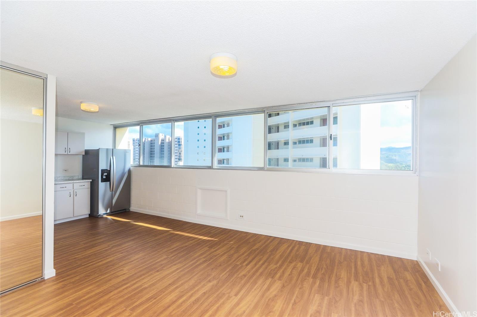 Royal Towers condo # 802, Honolulu, Hawaii - photo 2 of 25