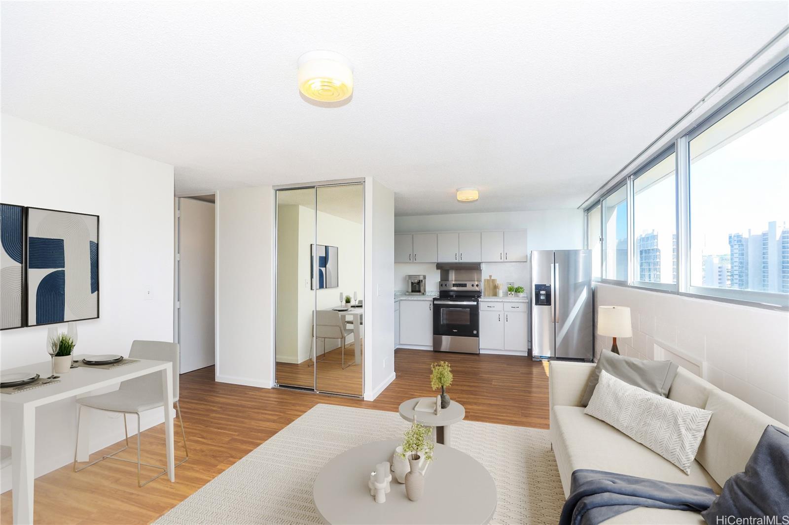 Royal Towers condo # 802, Honolulu, Hawaii - photo 3 of 25