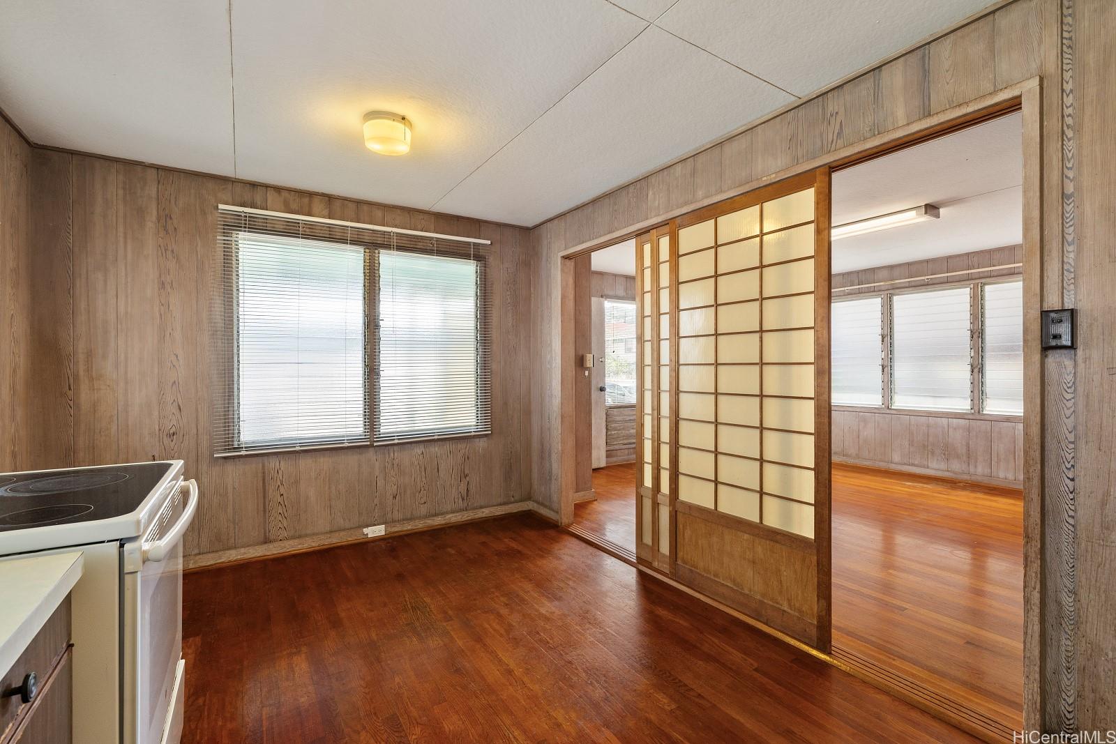 519  Panui St Liliha, Honolulu home - photo 7 of 25