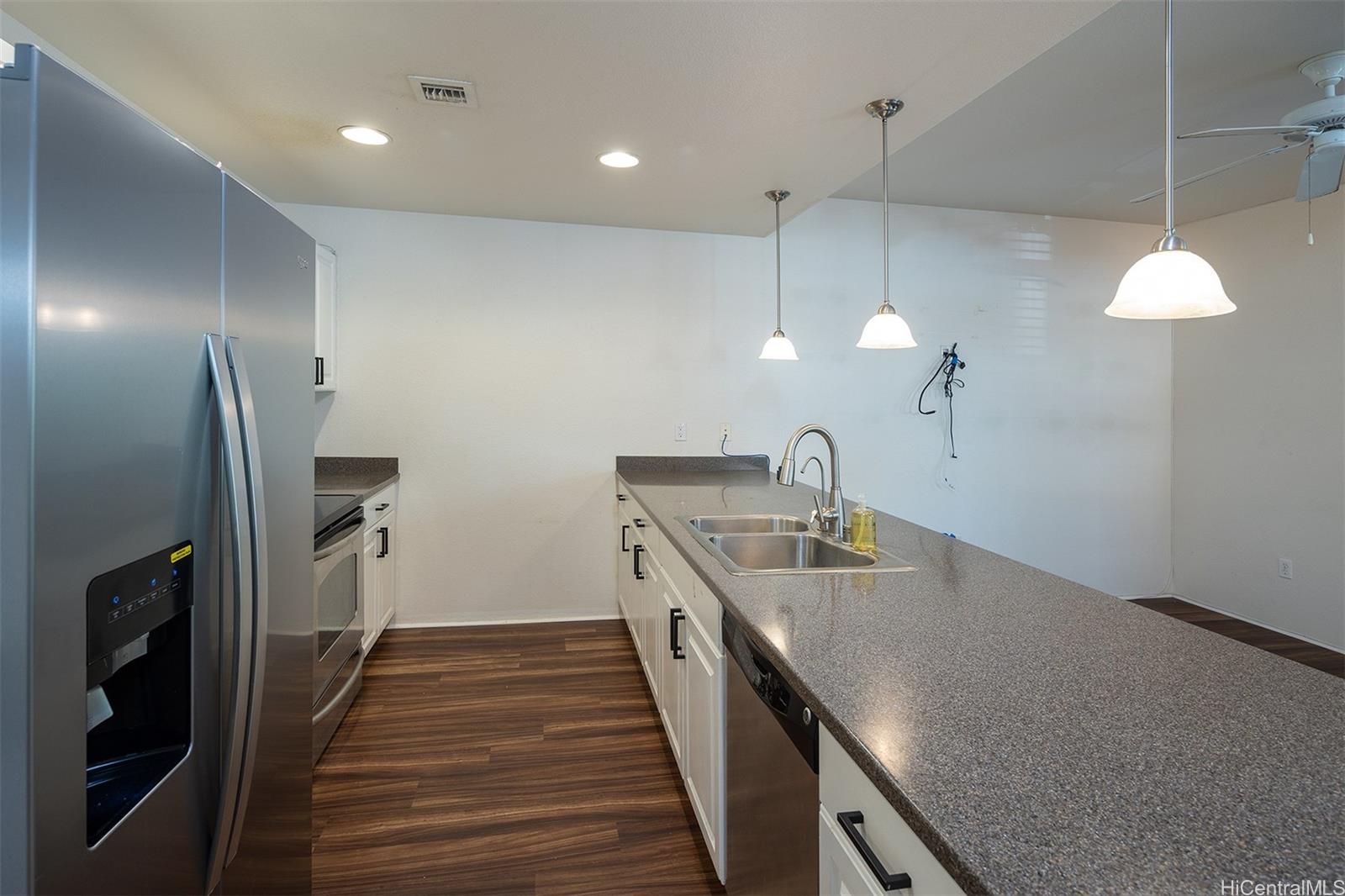 520 Kunehi St Kapolei - Rental - photo 5 of 16