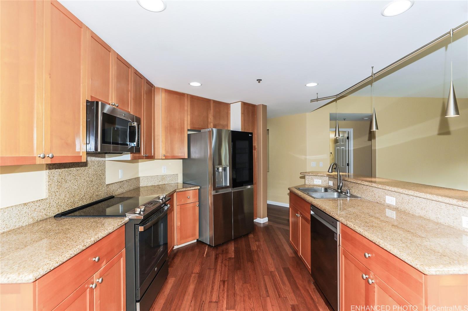 Colony at the Peninsula condo # 6202, Honolulu, Hawaii - photo 8 of 25