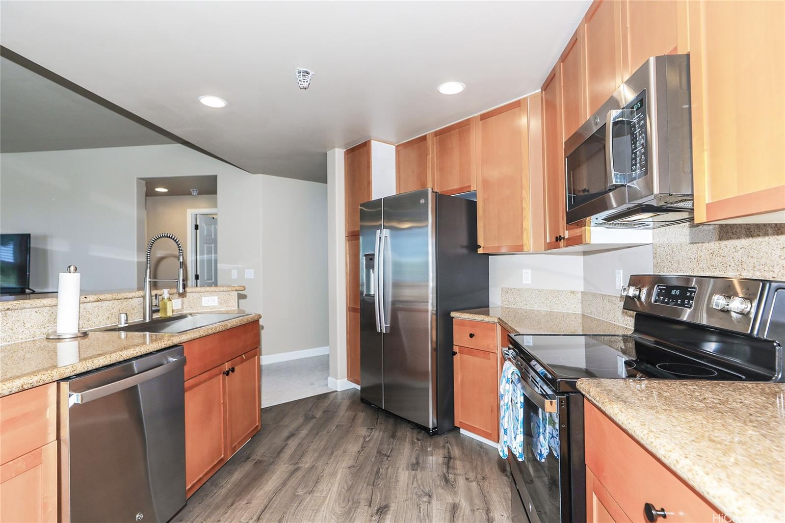 Colony at the Peninsula condo # 6214, Honolulu, Hawaii - photo 2 of 23