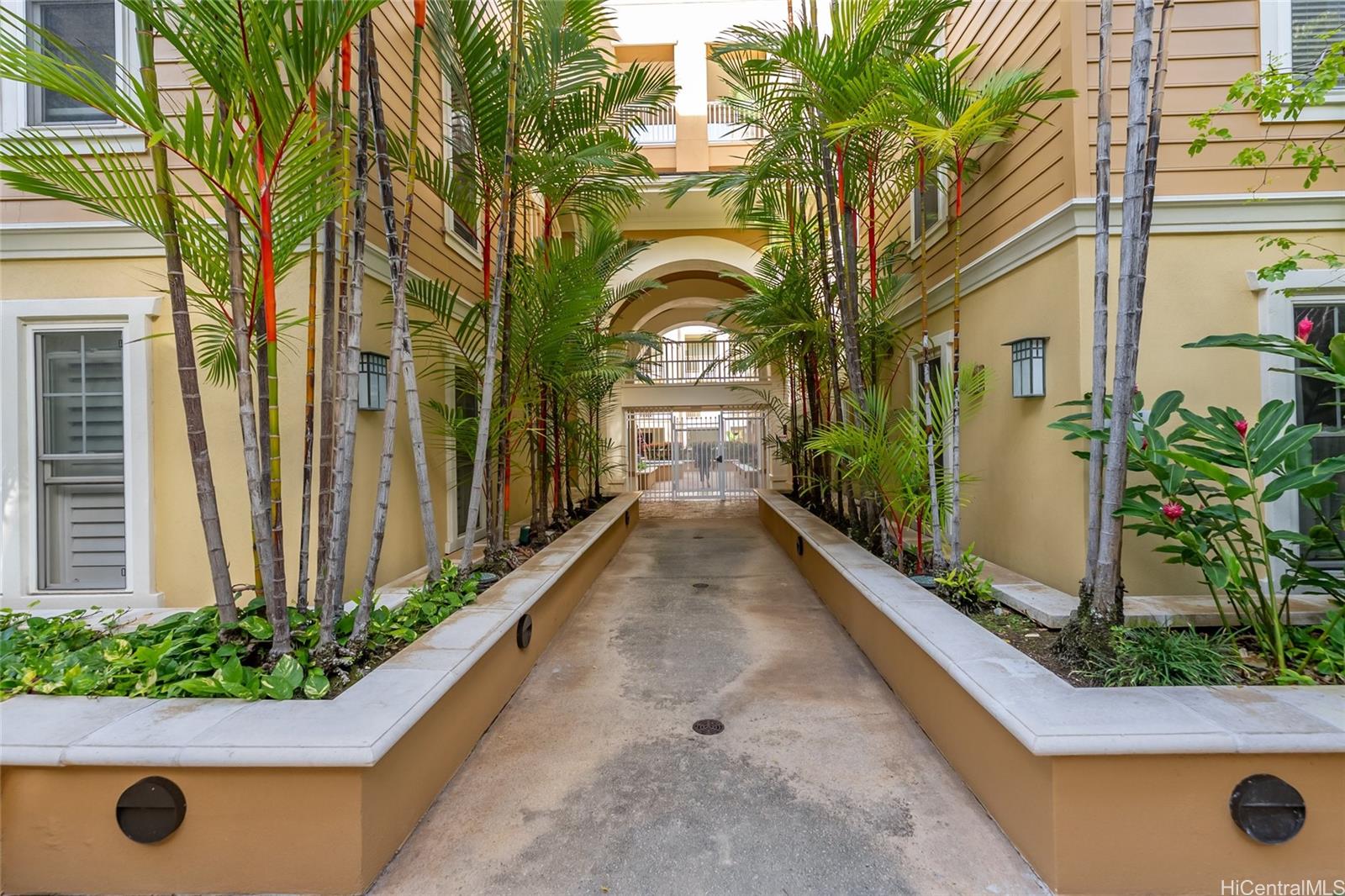 Colony at the Peninsula condo # 7104, Honolulu, Hawaii - photo 18 of 21