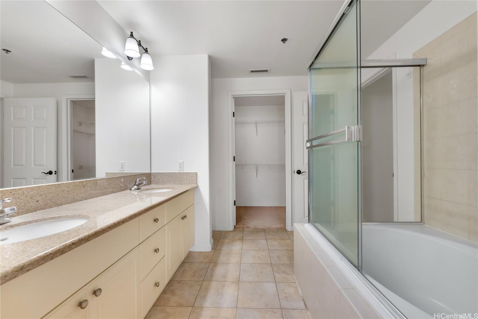 Colony at the Peninsula condo # 7104, Honolulu, Hawaii - photo 6 of 21