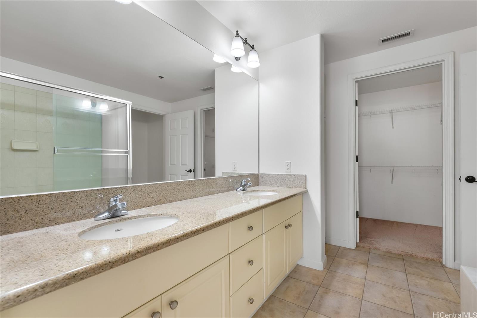 Colony at the Peninsula condo # 7104, Honolulu, Hawaii - photo 6 of 22