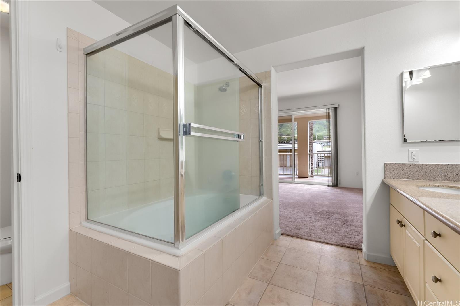 Colony at the Peninsula condo # 7104, Honolulu, Hawaii - photo 8 of 22