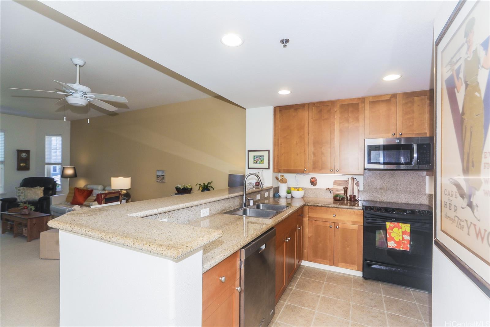 Colony at the Peninsula condo # 7211, Honolulu, Hawaii - photo 6 of 25