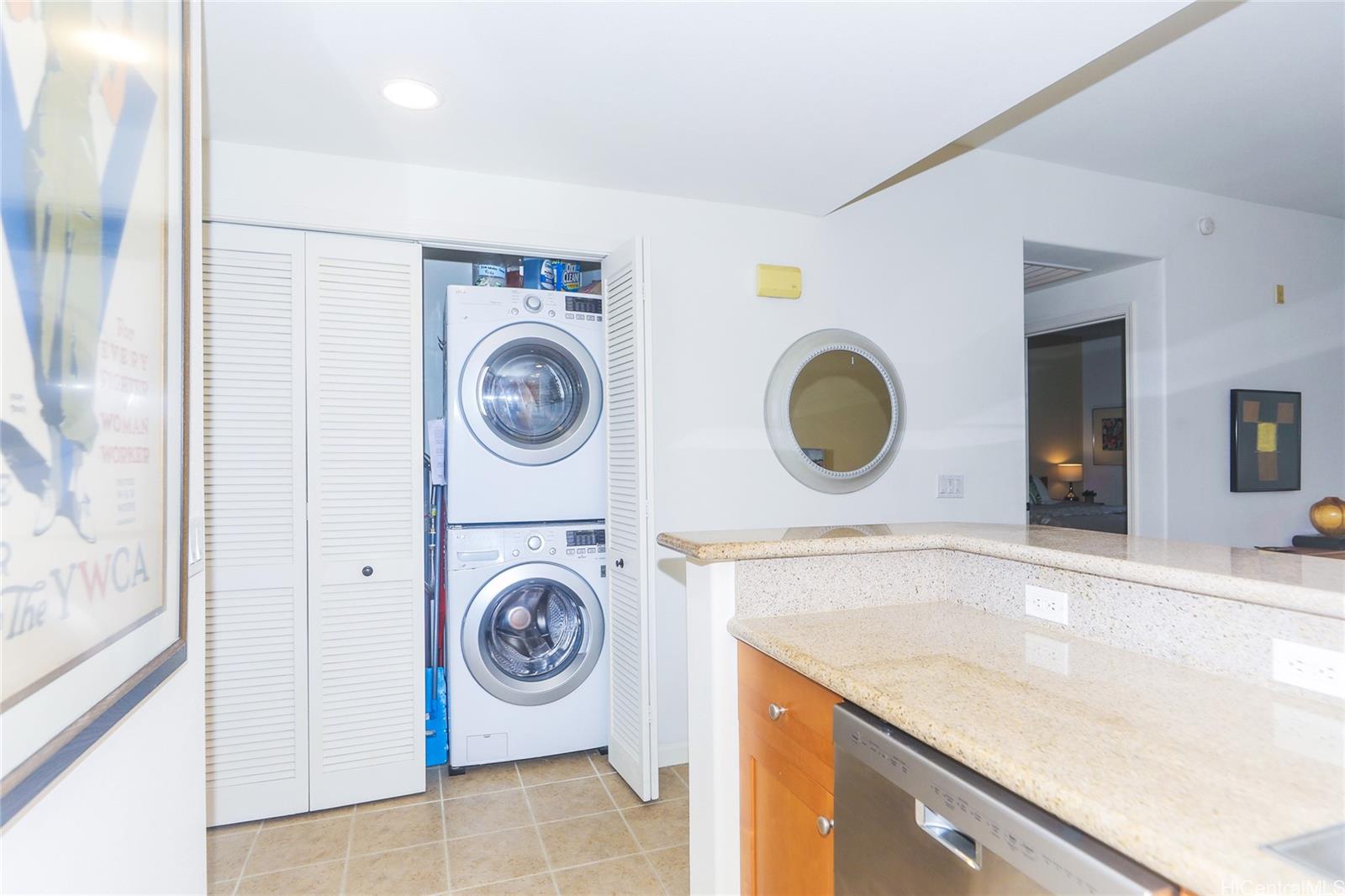 Colony at the Peninsula condo # 7211, Honolulu, Hawaii - photo 10 of 25