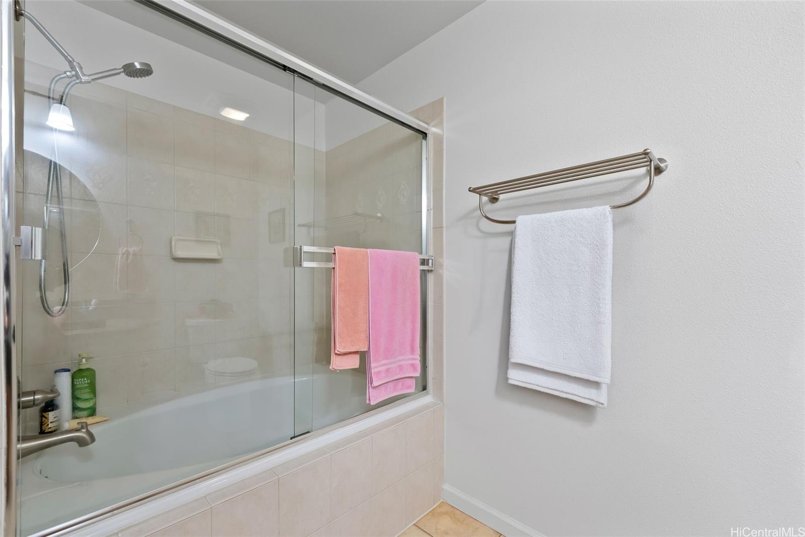 Colony at the Peninsula condo # 7216, Honolulu, Hawaii - photo 13 of 24