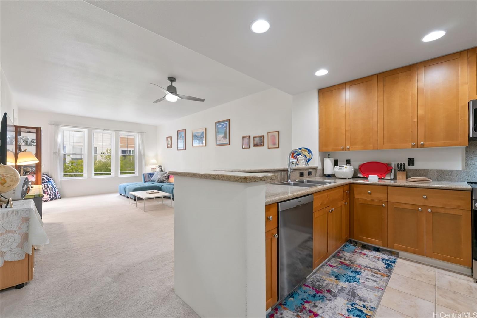 Colony at the Peninsula condo # 7216, Honolulu, Hawaii - photo 4 of 25