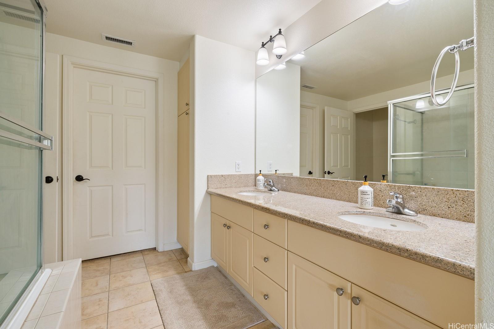 Colony at the Peninsula condo # 7311, Honolulu, Hawaii - photo 9 of 24