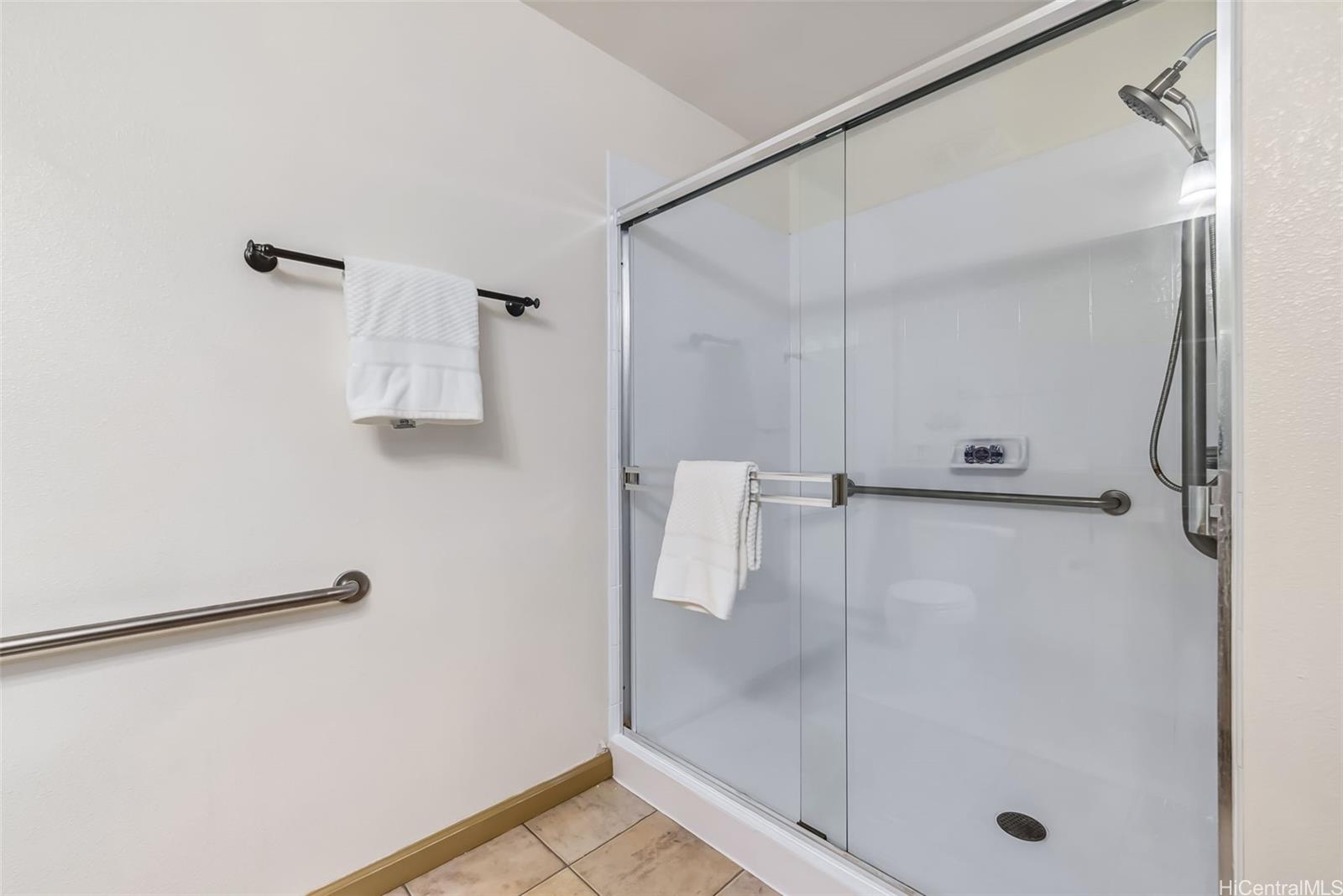 Colony at the Peninsula condo # 7313, Honolulu, Hawaii - photo 11 of 25