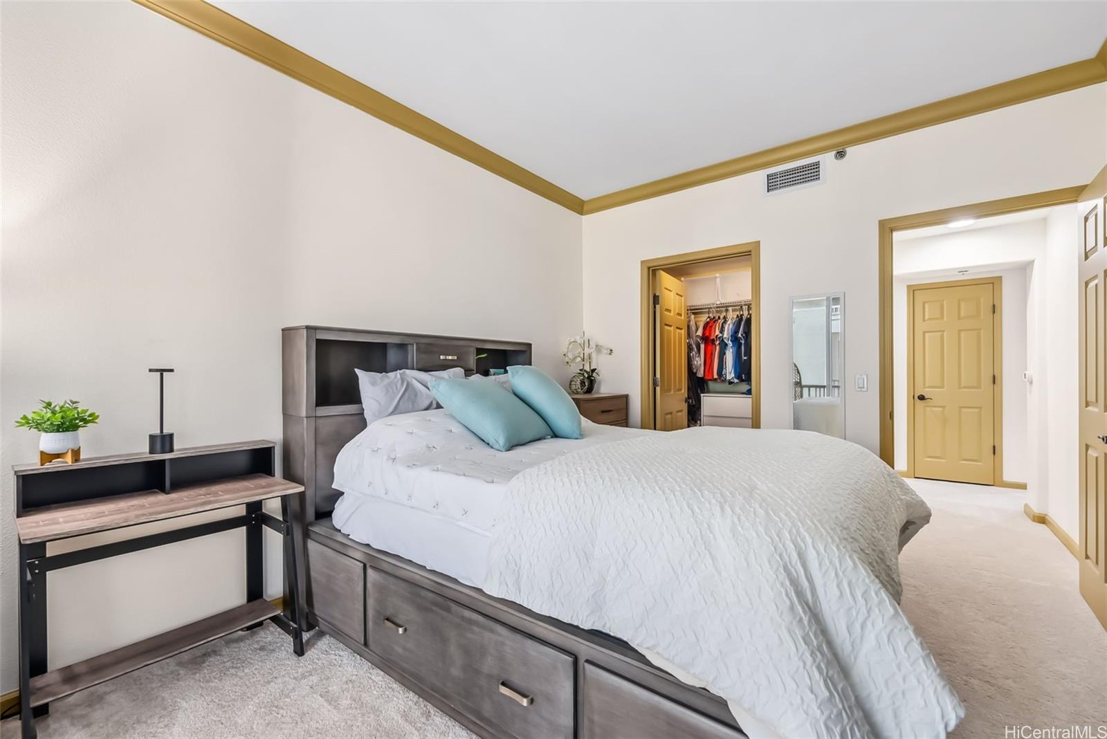 Colony at the Peninsula condo # 7313, Honolulu, Hawaii - photo 9 of 25