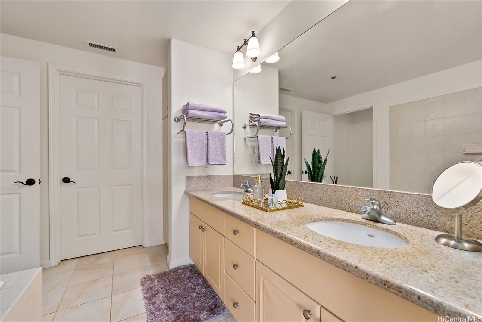 Colony at the Peninsula condo # 7411, Honolulu, Hawaii - photo 15 of 25