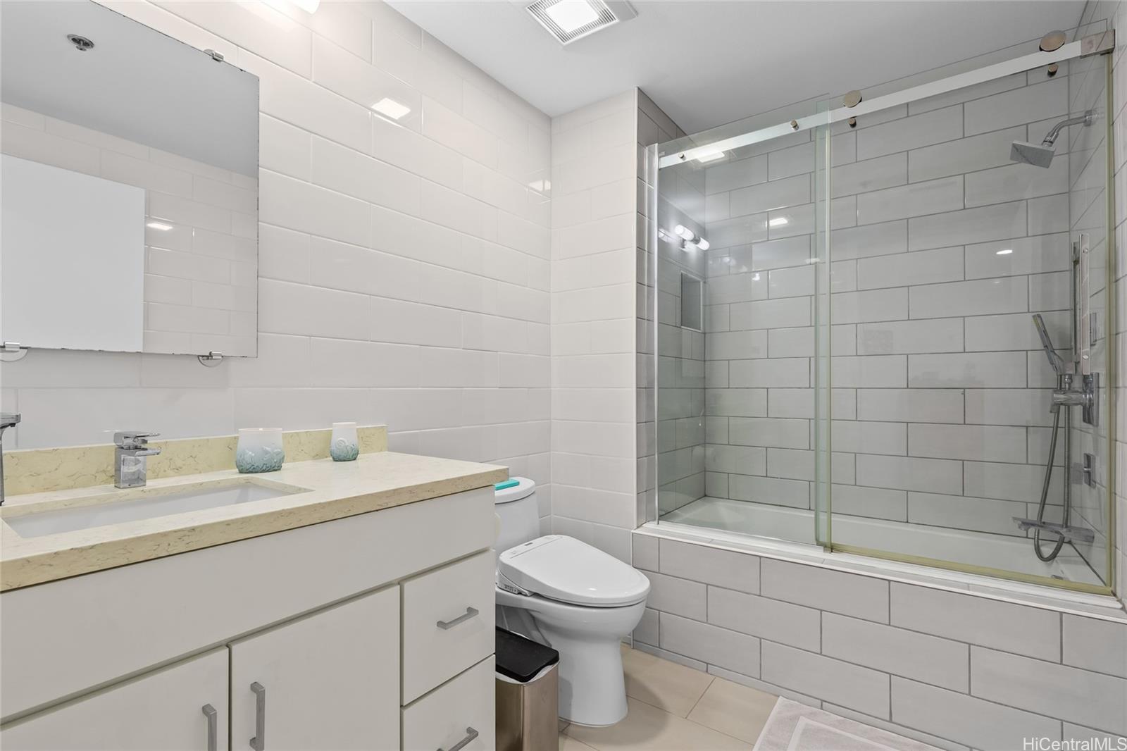 Colony at the Peninsula condo # 8107, Honolulu, Hawaii - photo 16 of 25