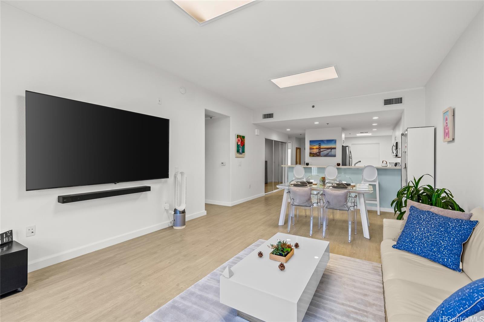 Colony at the Peninsula condo # 8107, Honolulu, Hawaii - photo 9 of 25