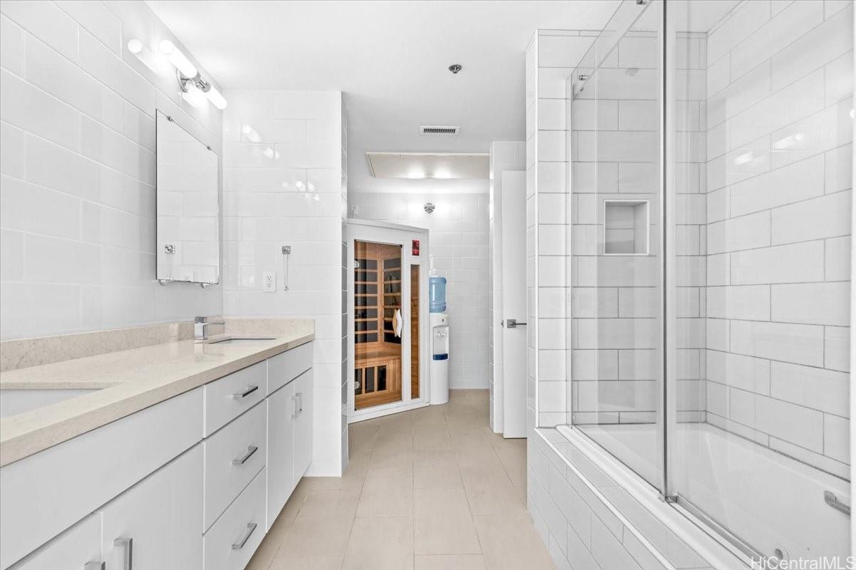 Colony at the Peninsula condo # 8107, Honolulu, Hawaii - photo 14 of 25