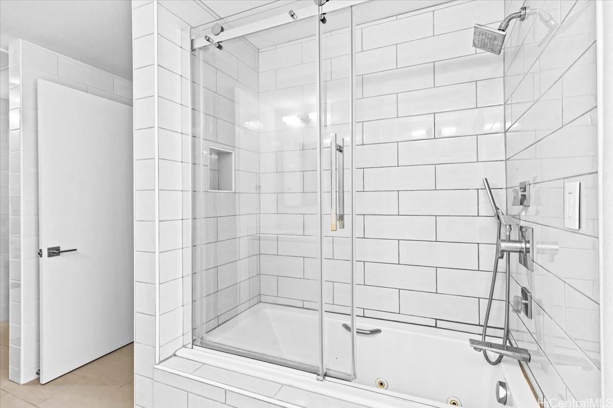 Colony at the Peninsula condo # 8107, Honolulu, Hawaii - photo 16 of 25