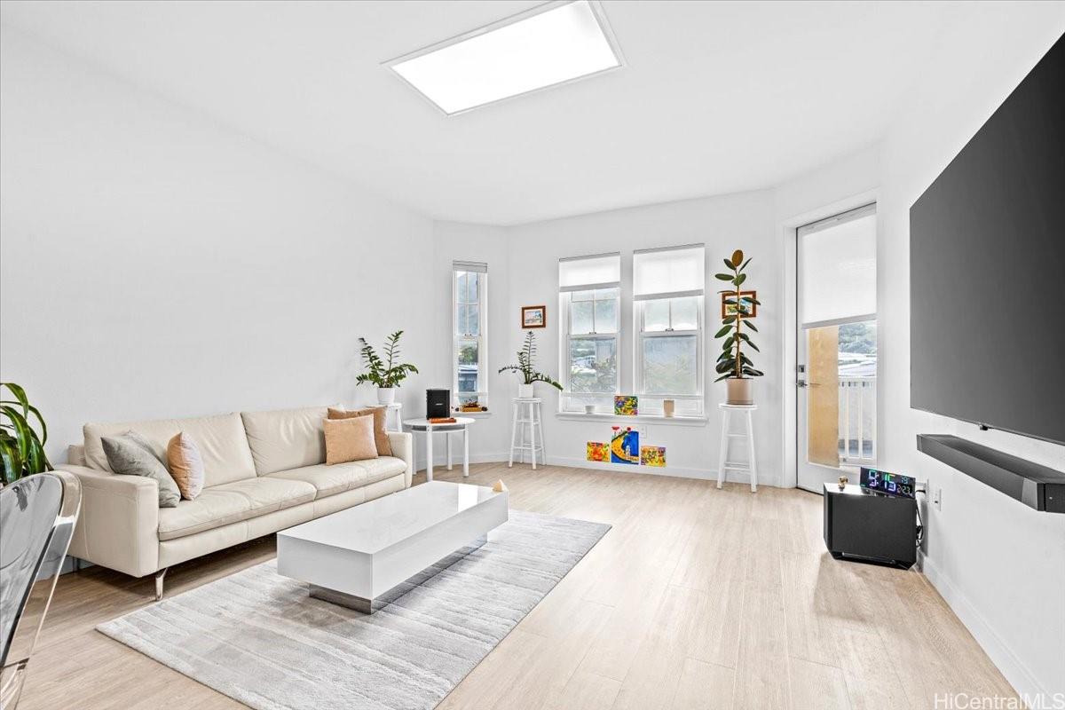 Colony at the Peninsula condo # 8107, Honolulu, Hawaii - photo 4 of 25