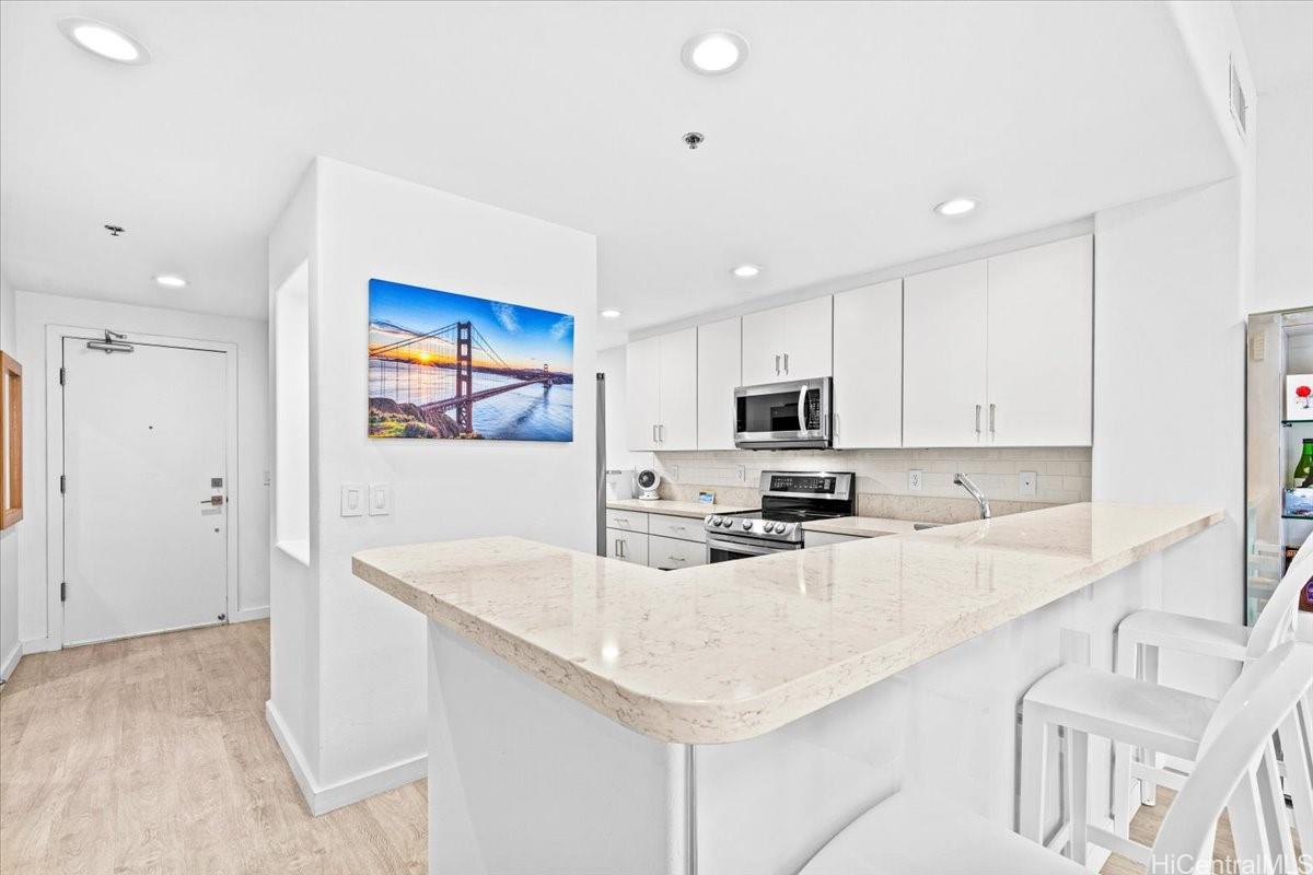 Colony at the Peninsula condo # 8107, Honolulu, Hawaii - photo 6 of 25