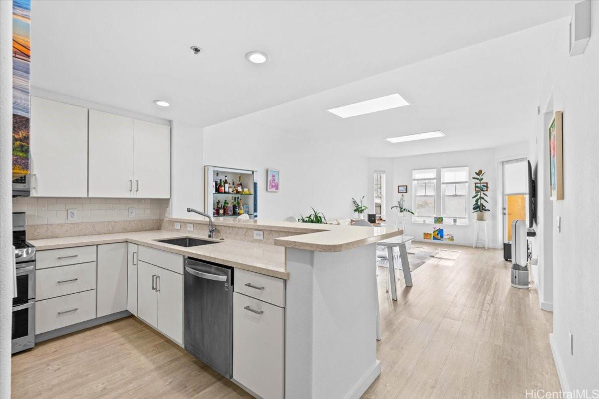 Colony at the Peninsula condo # 8107, Honolulu, Hawaii - photo 7 of 25