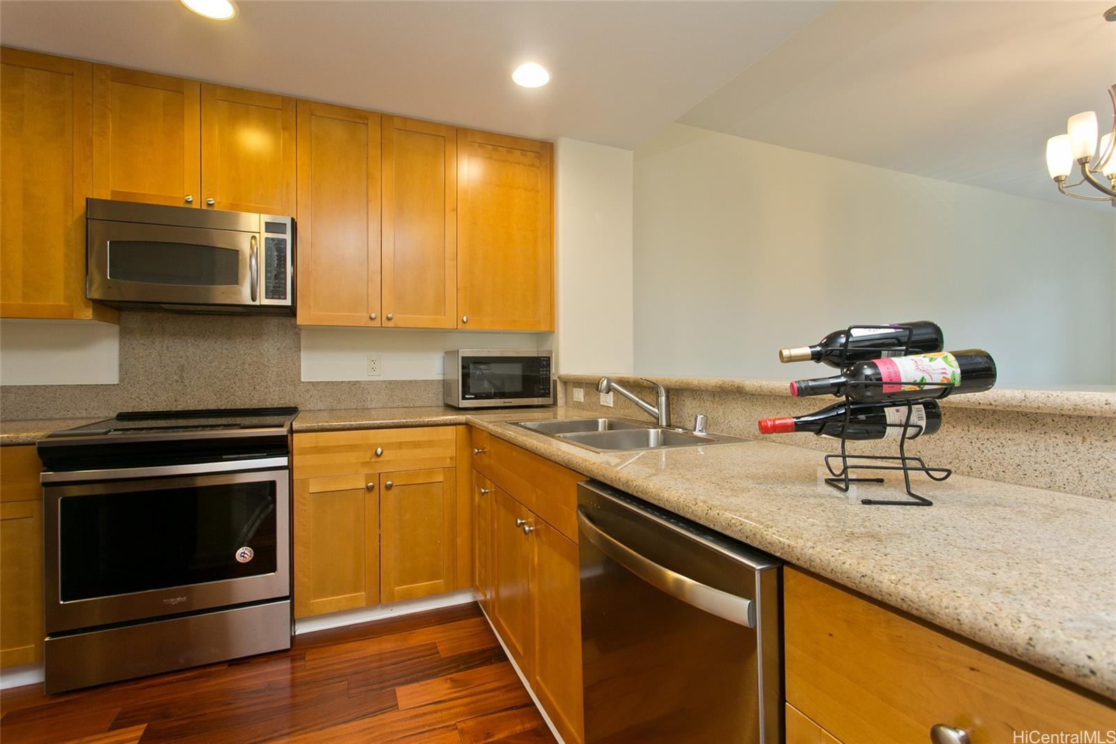 Colony at the Peninsula condo # 8311, Honolulu, Hawaii - photo 4 of 12