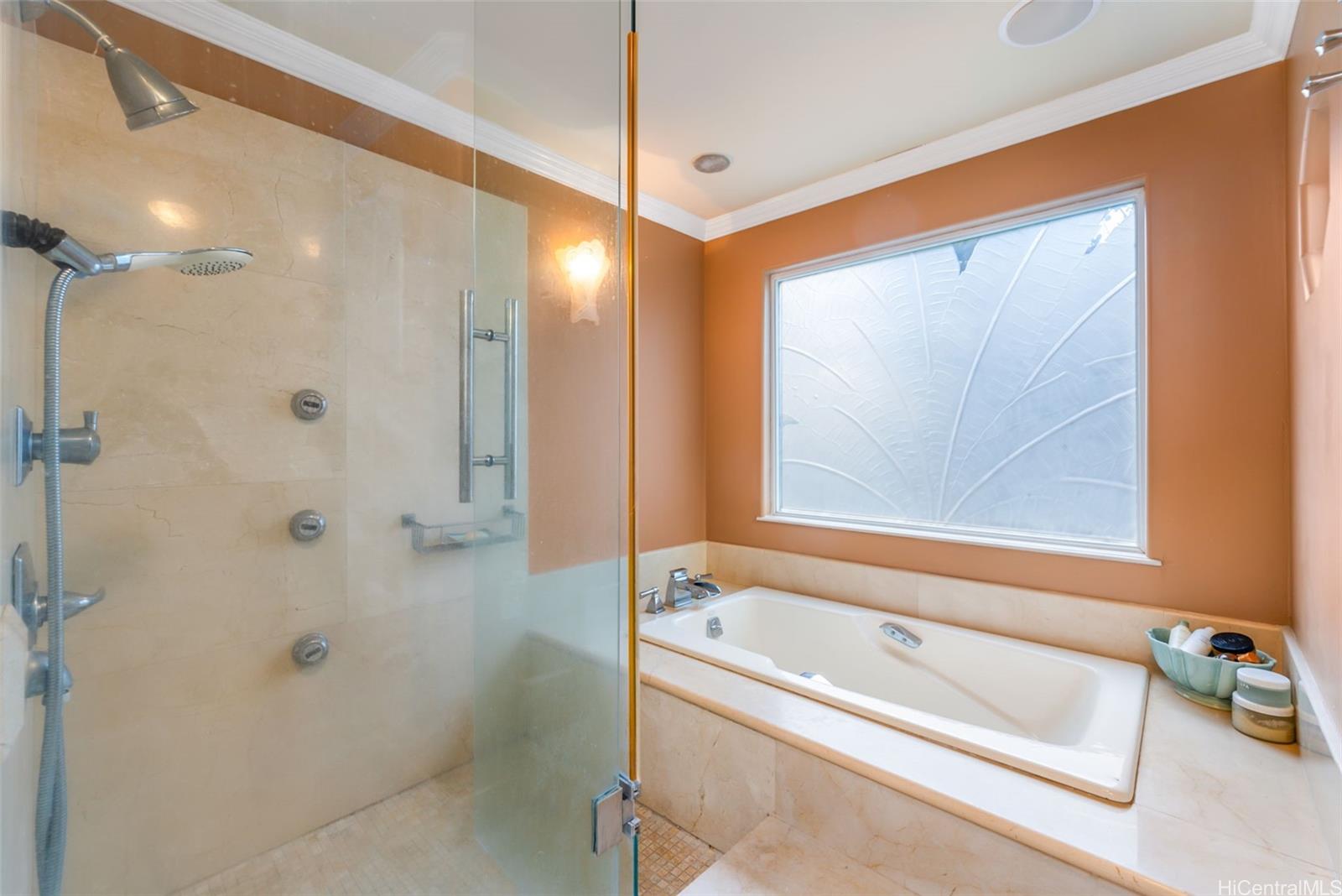 5201  Kuaiwi Pl Kahala Kua, Diamond Head home - photo 16 of 25