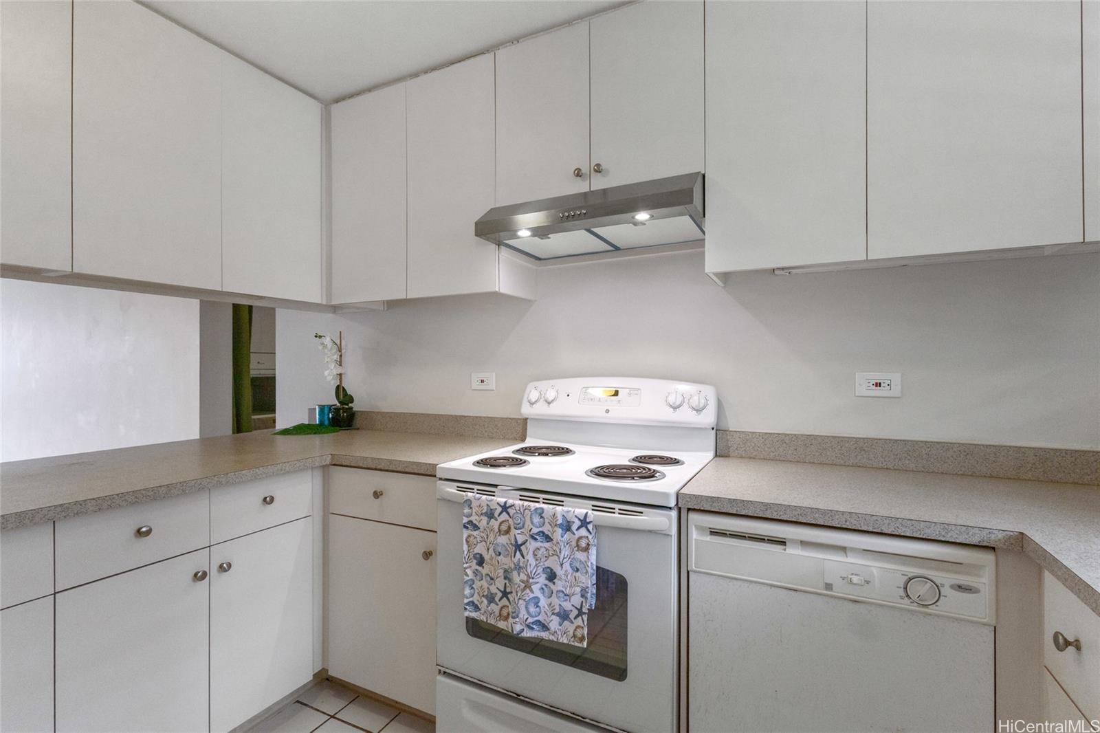 Mauna Luan condo # 12G, Honolulu, Hawaii - photo 3 of 25