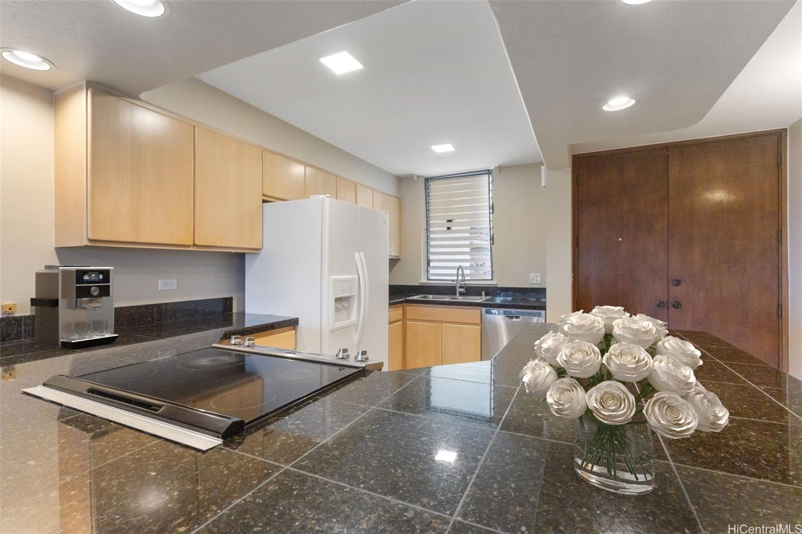 Mauna Luan condo # 217H, Honolulu, Hawaii - photo 6 of 13