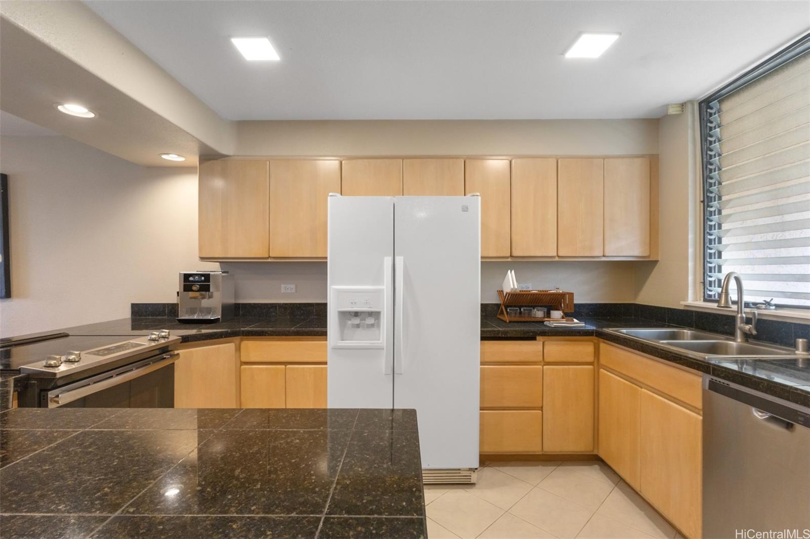 Mauna Luan condo # 217H, Honolulu, Hawaii - photo 7 of 13