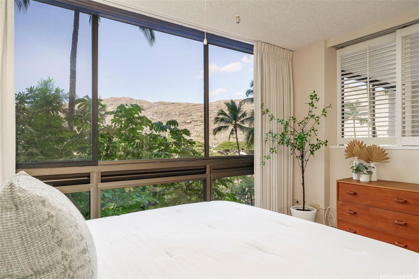 Mauna Luan condo # 2/4F, Honolulu, Hawaii - photo 16 of 25