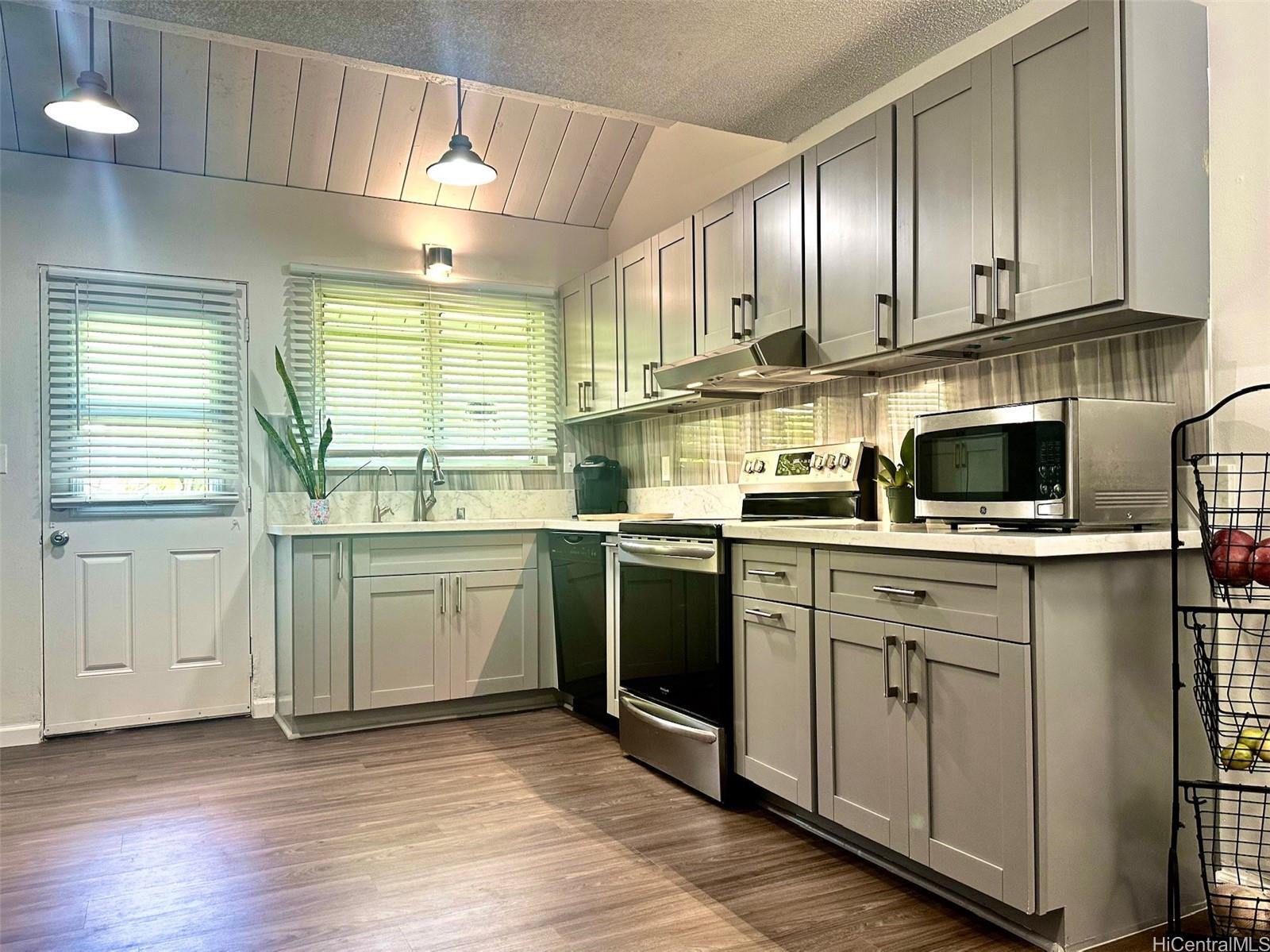 521 Pepeekeo Street townhouse # 8, Honolulu, Hawaii - photo 3 of 11