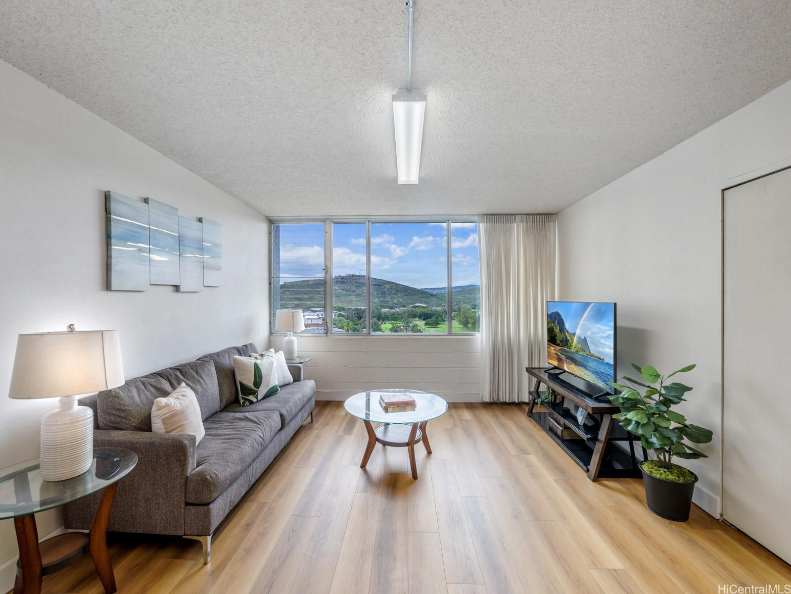 Fairway Gardens condos for sale in Salt Lake Oahu