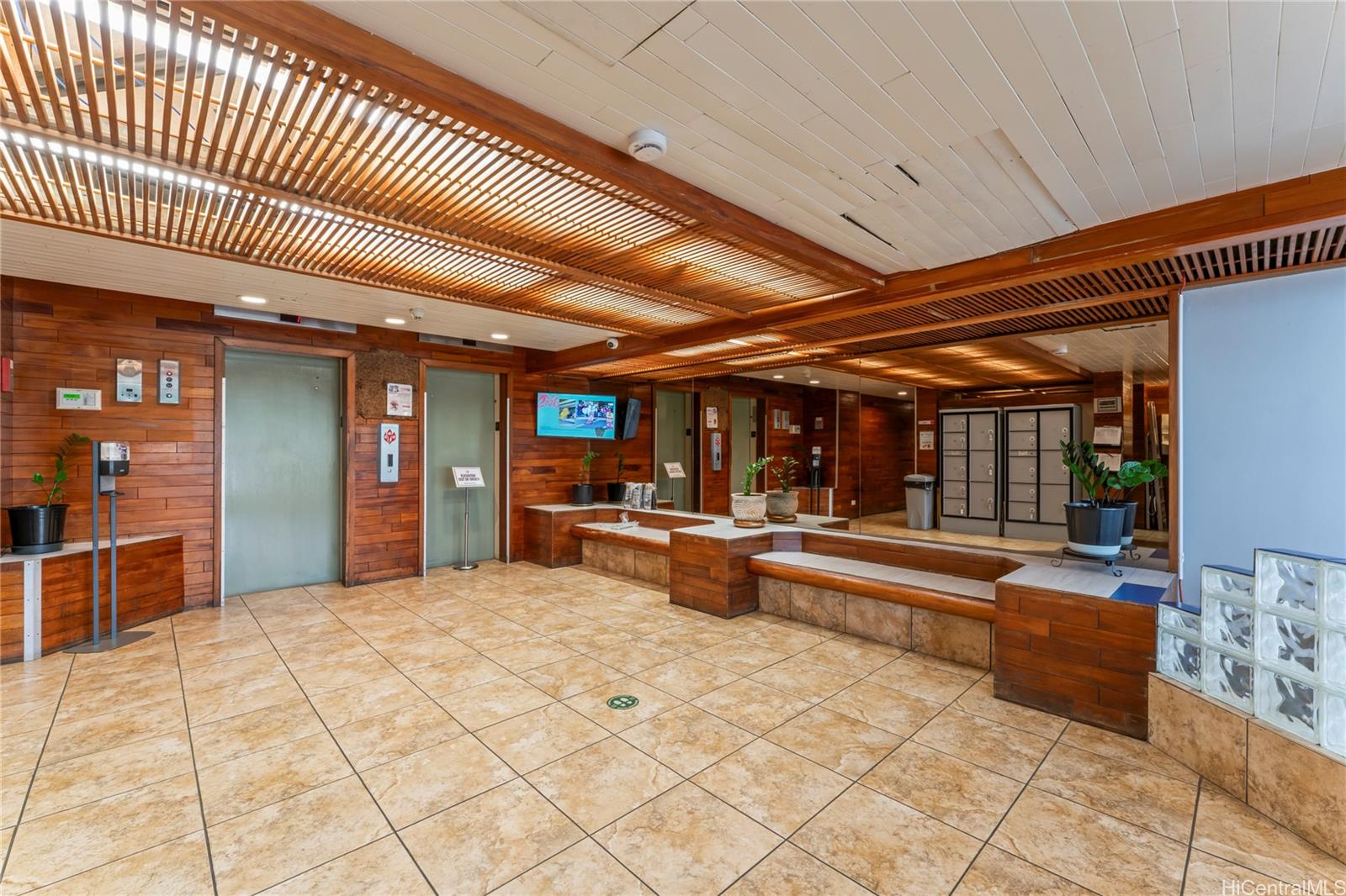 Fairway Gardens condo # 1201, Honolulu, Hawaii - photo 12 of 17