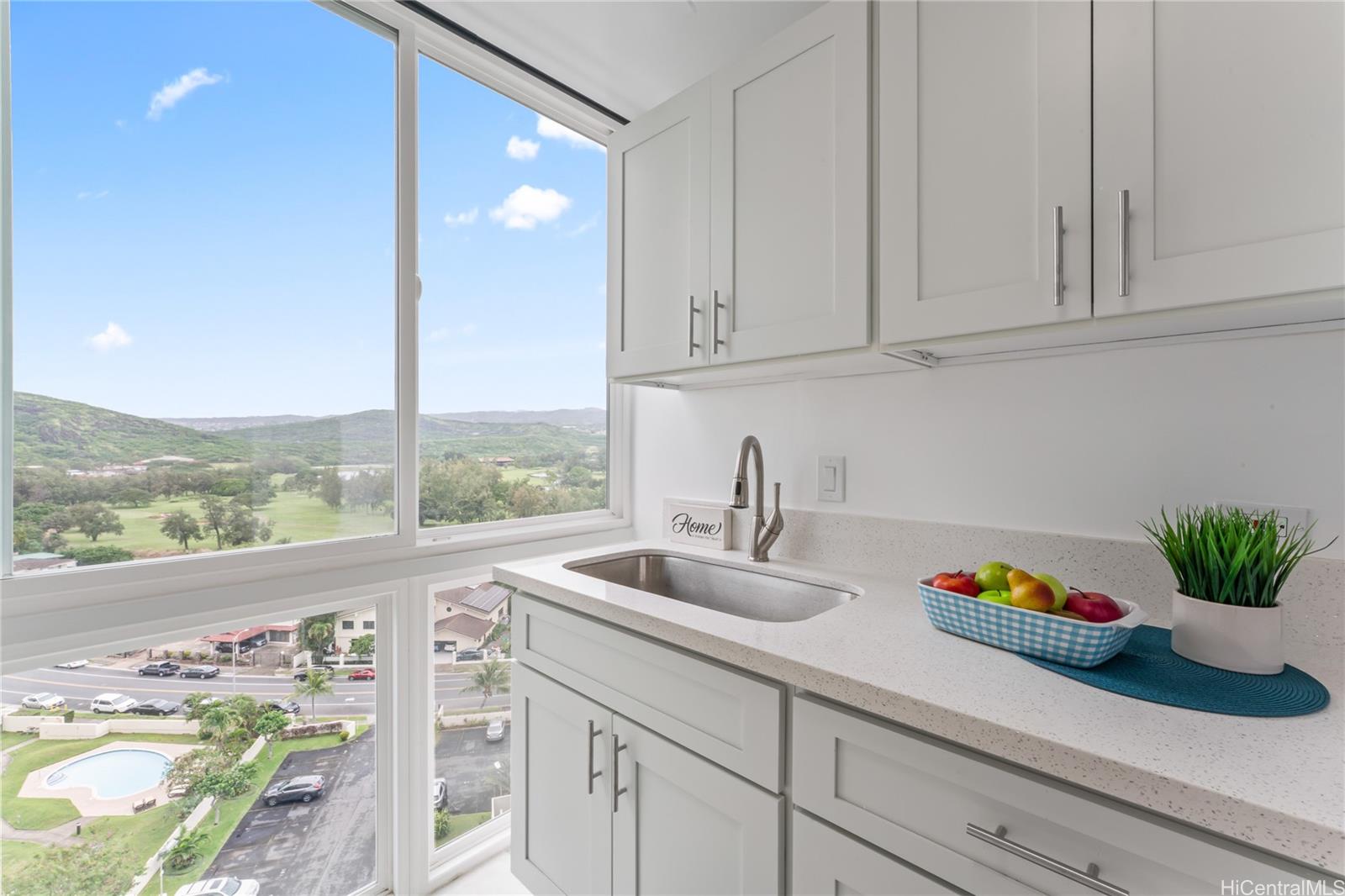 Fairway Gardens condo # 1201, Honolulu, Hawaii - photo 5 of 17