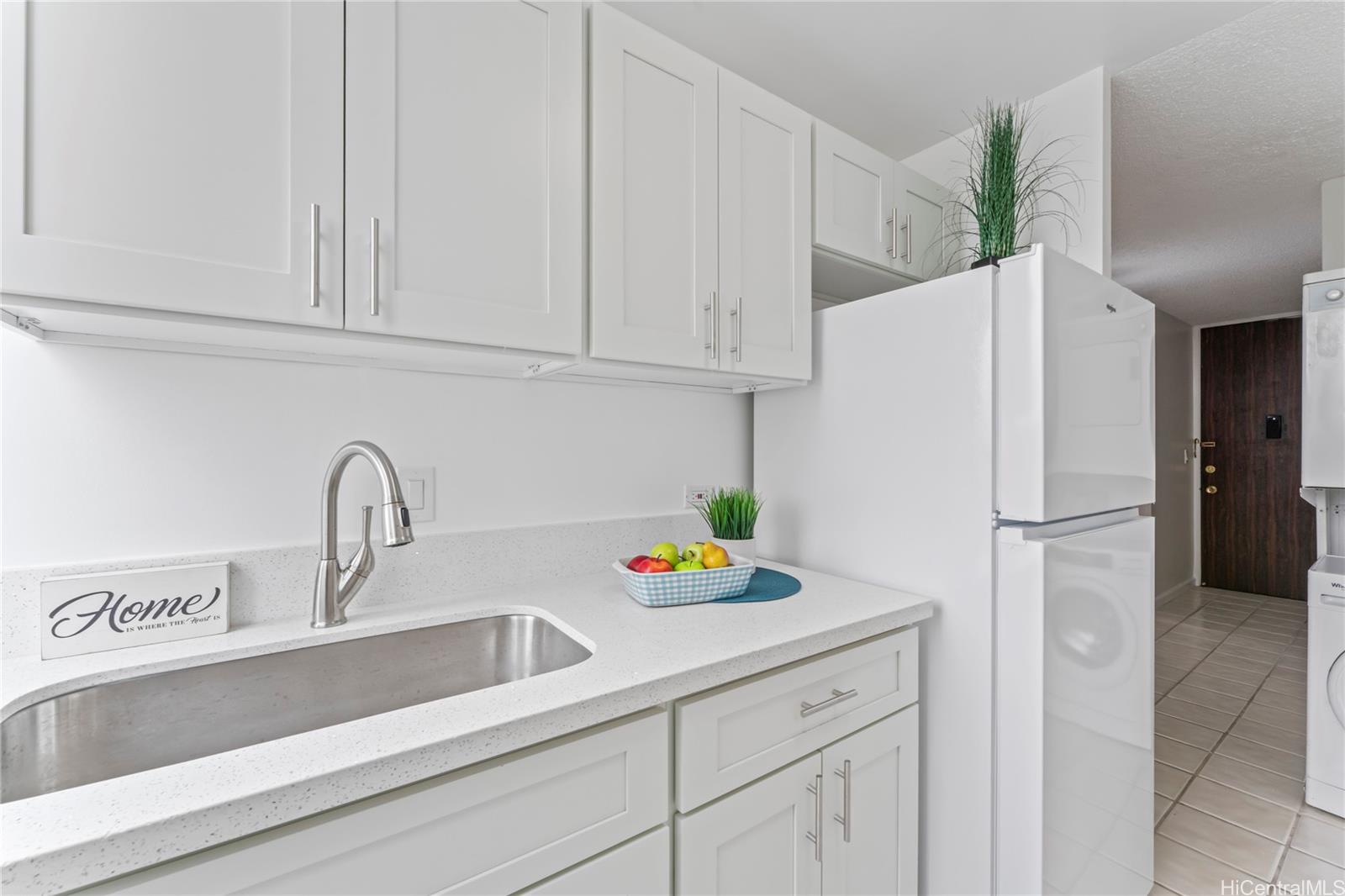 Fairway Gardens condo # 1201, Honolulu, Hawaii - photo 6 of 17