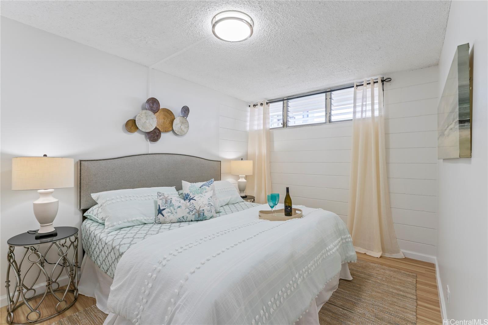 Fairway Gardens condo # 1201, Honolulu, Hawaii - photo 7 of 17