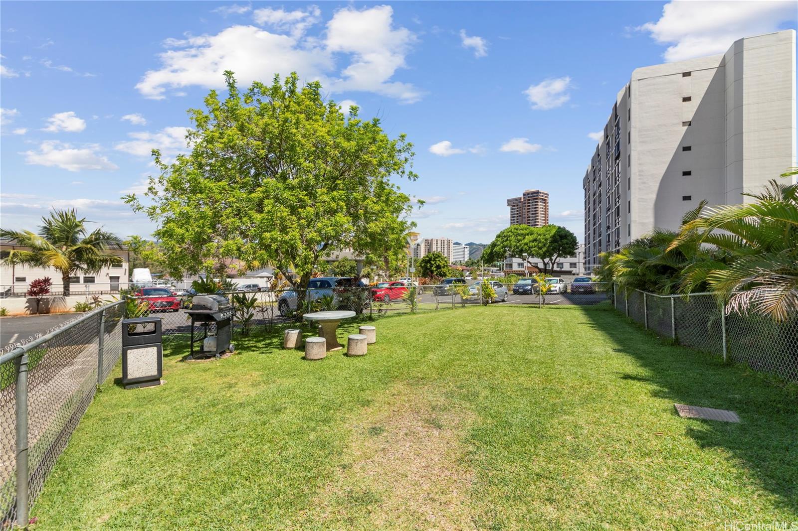 Fairway Gardens condo # 1208, Honolulu, Hawaii - photo 12 of 16