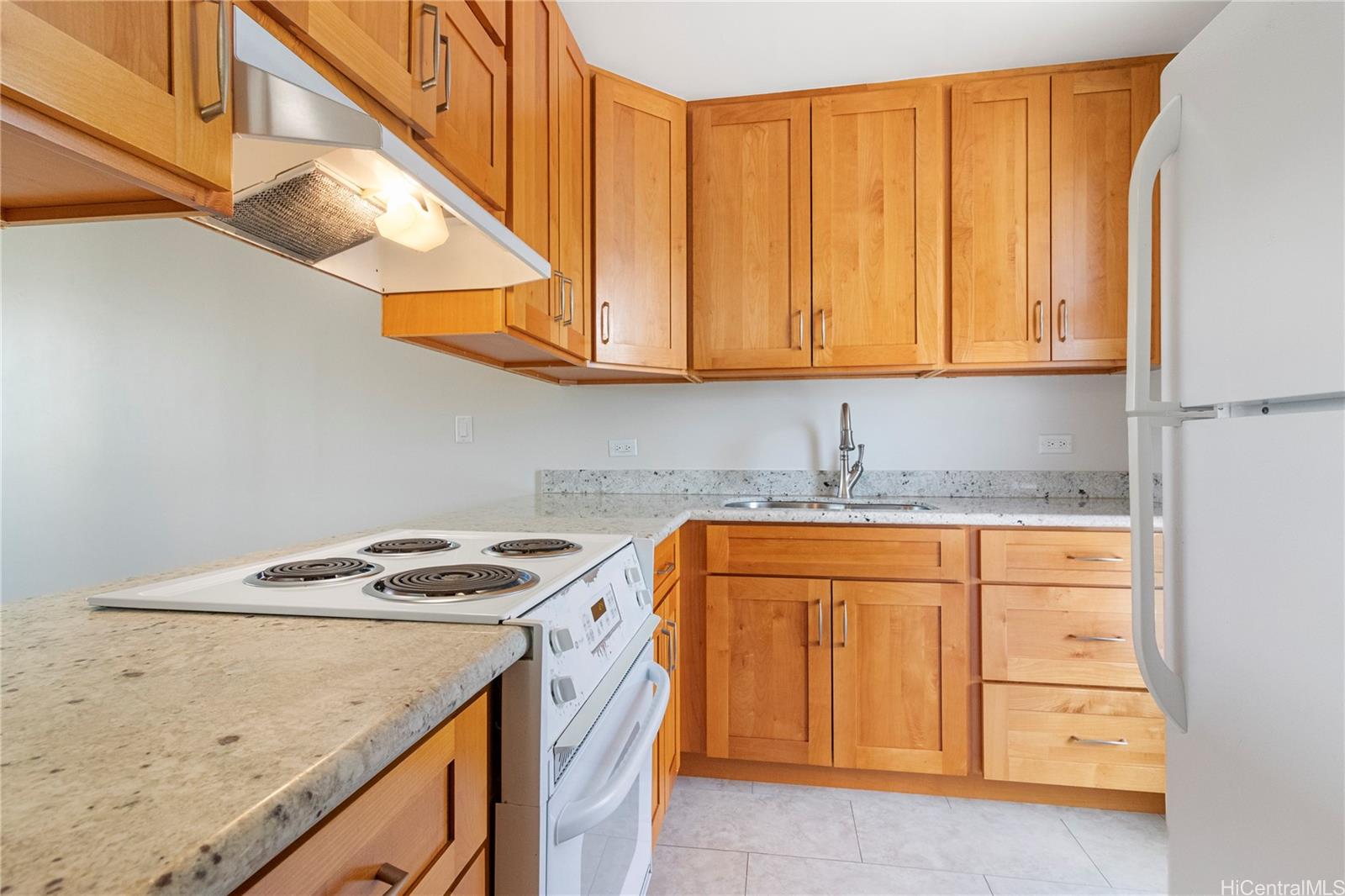 Fairway Gardens condo # 1208, Honolulu, Hawaii - photo 5 of 16