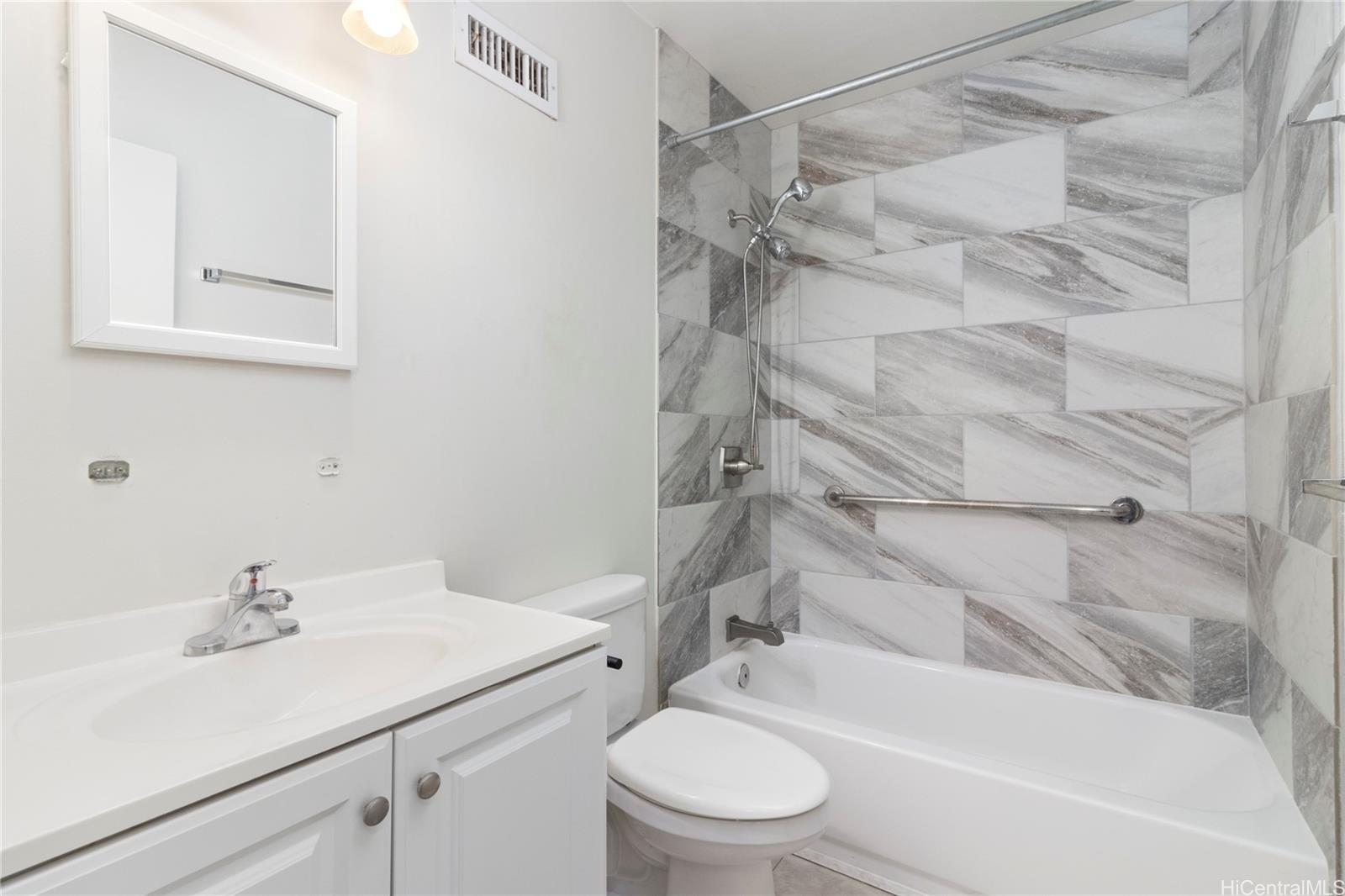 Fairway Gardens condo # 1208, Honolulu, Hawaii - photo 7 of 16