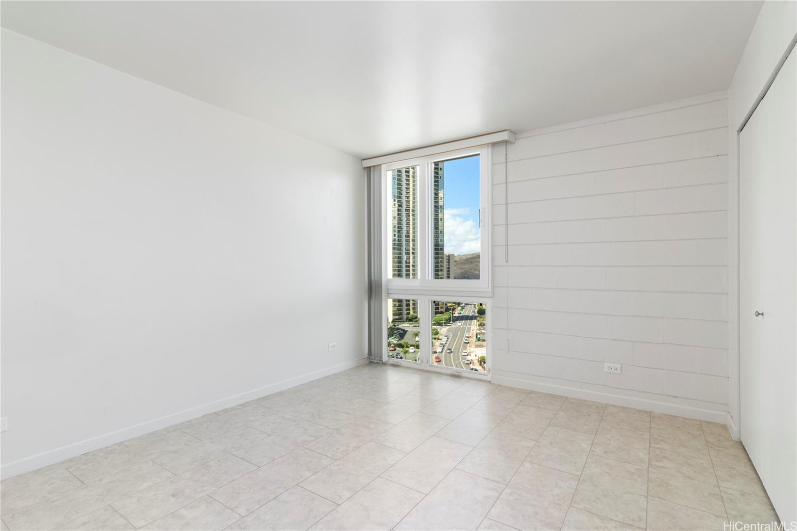 Fairway Gardens condo # 1208, Honolulu, Hawaii - photo 8 of 16