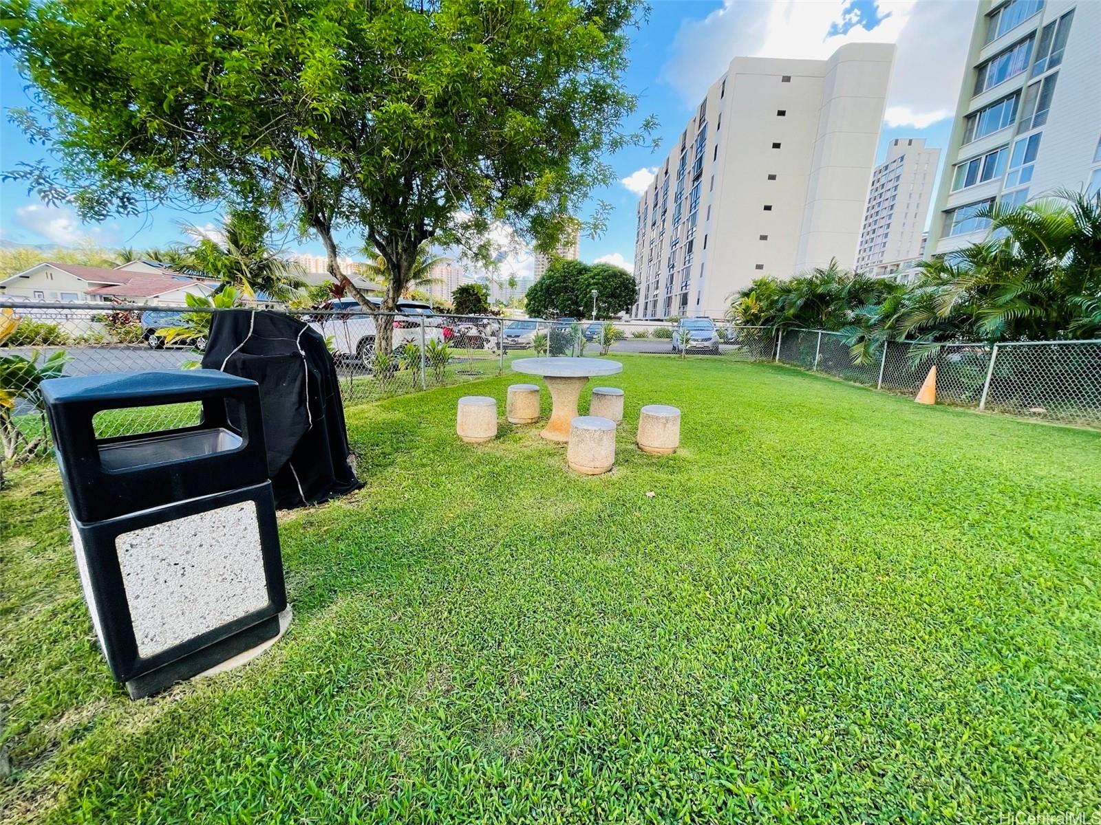 Fairway Gardens condo # 202, Honolulu, Hawaii - photo 9 of 11