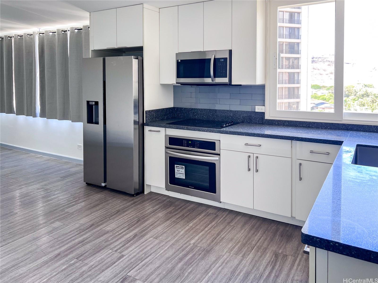 Fairway Gardens condo # 901, Honolulu, Hawaii - photo 2 of 17