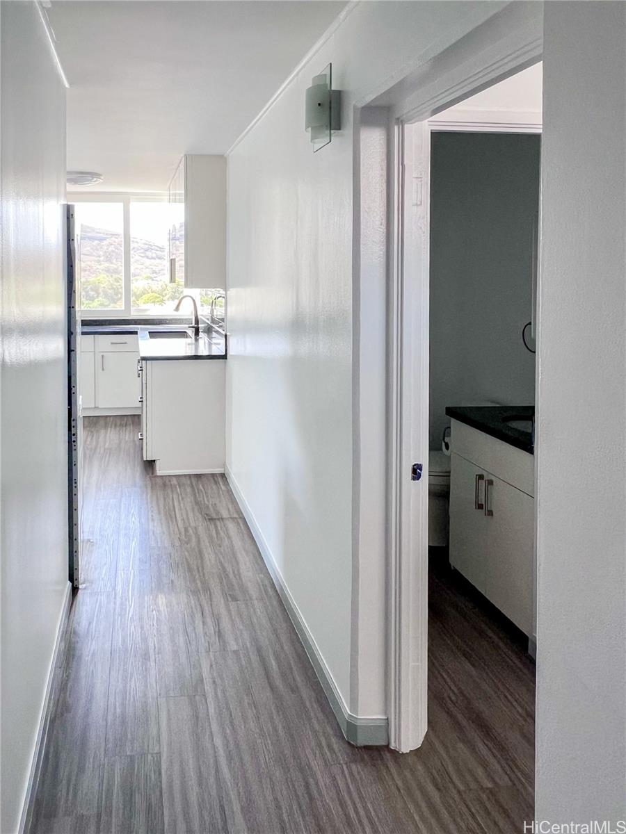 Fairway Gardens condo # 901, Honolulu, Hawaii - photo 5 of 16