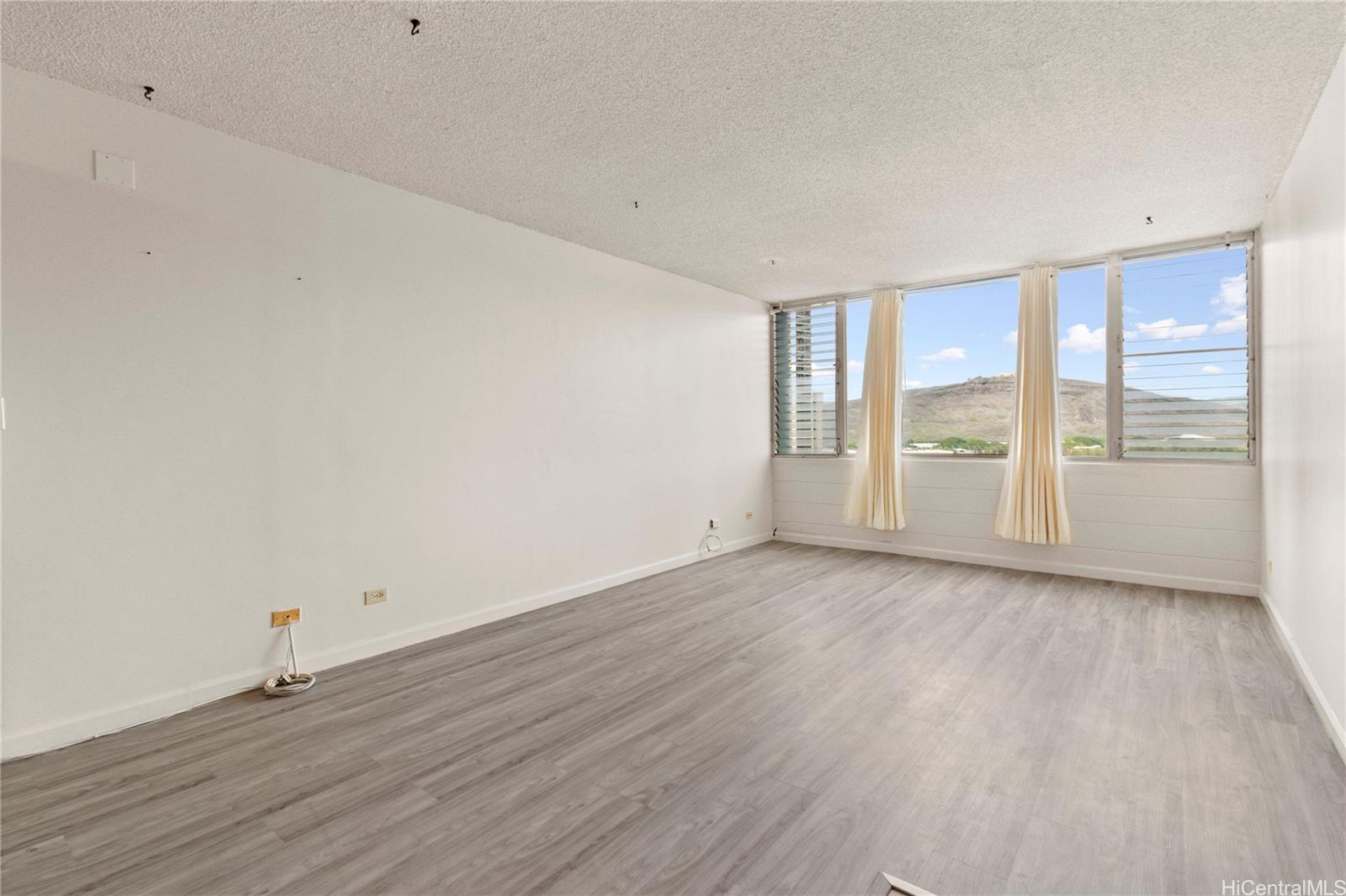 Fairway Gardens condo # 907, Honolulu, Hawaii - photo 2 of 18