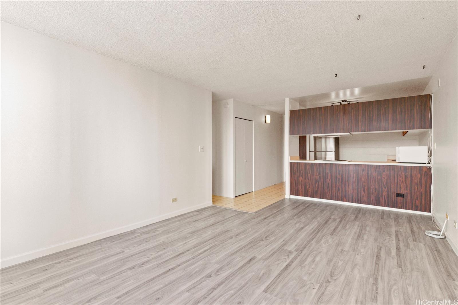 Fairway Gardens condo # 907, Honolulu, Hawaii - photo 5 of 18