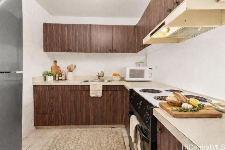 Fairway Gardens condo # 907, Honolulu, Hawaii - photo 7 of 18