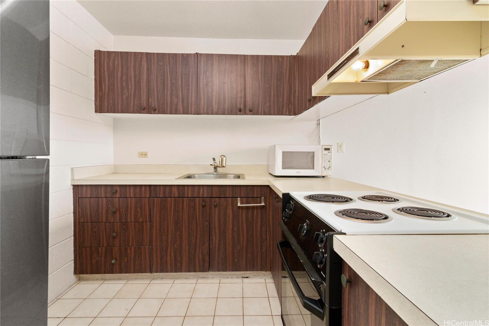 Fairway Gardens condo # 907, Honolulu, Hawaii - photo 8 of 18