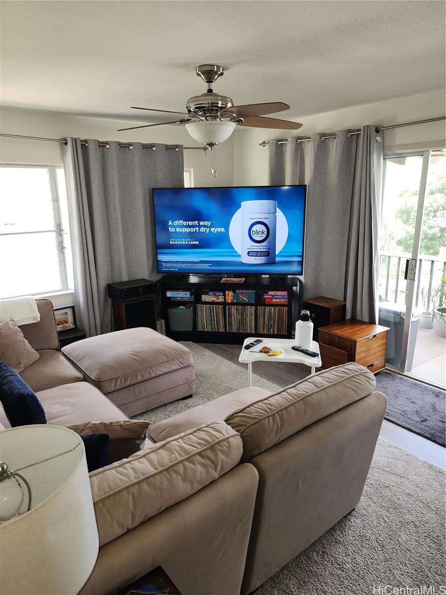 523  Kiholo Street Aina Haina Area, Diamond Head home - photo 2 of 5