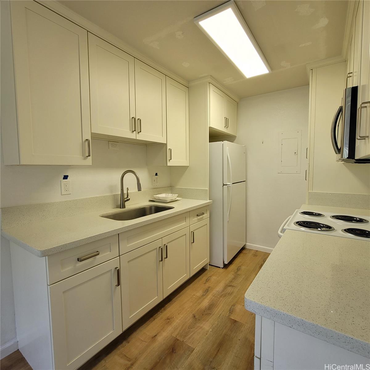 525 Mananai Pl Honolulu - Rental - photo 4 of 10